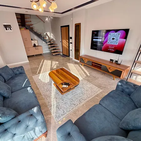 Sa Apartments! Luxury 2bd Duplex 200m To The Apartment *
